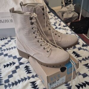 Women's Lace-Up Combat Boots in Beige